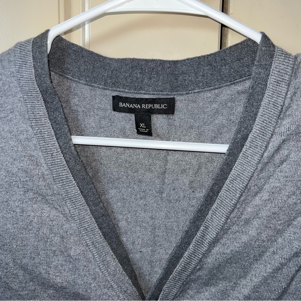 Banana Republic Men's Gray Cotton & Silk Blend Button Down Sweater Vest Size XL - Picture 2 of 9